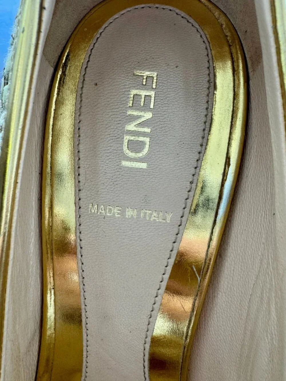 FENDI Spuntata Intreccio Oro / Gold Woven Leather Peep Toe Pump